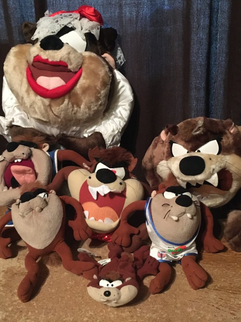 LOT OF 7 TAZMANIAN DEVIL PLUSH LOONEY TUNES GIRL TAZ BRIDE SPACE JAM OLYMPICS 96
